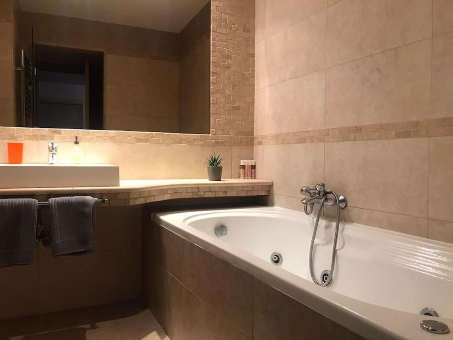5 Min From Papageorgiou Free Indoor Parking Apartment Солун Екстериор снимка